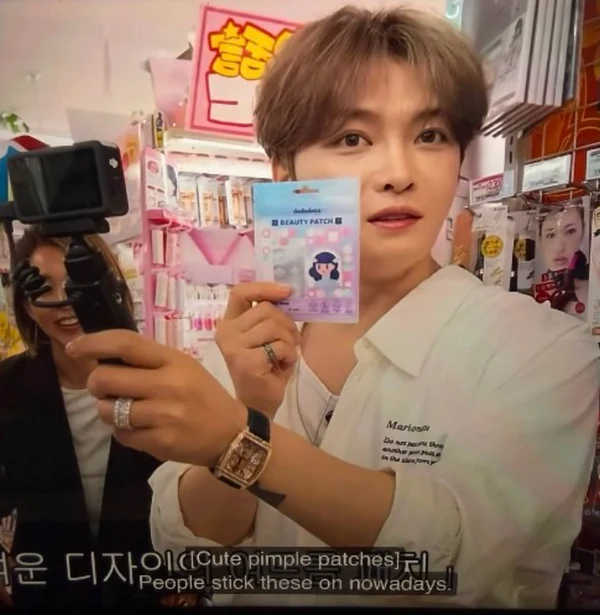 Kim Jae-joong holding a dododots beauty patch pack