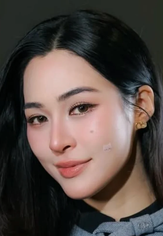 Ling Ling Kwong wearing a Manja Cat pimple patch